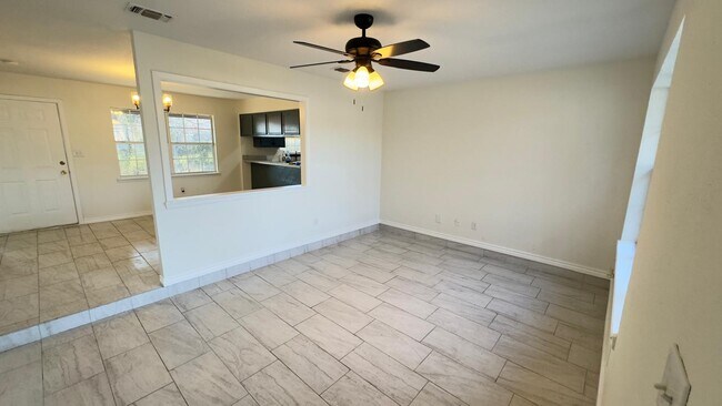 Foto del edificio - 1239 Glen Haven Dr