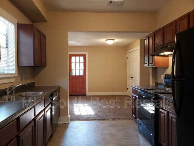 Building Photo - 2213 Valmar St