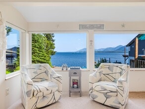 Building Photo - 5842 Seaside