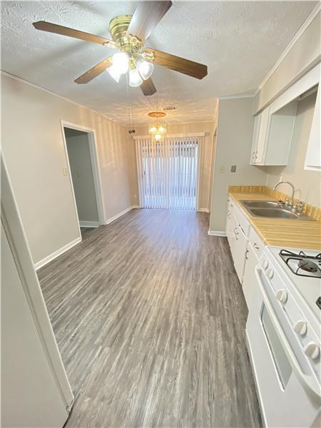 Building Photo - 2303 Beaumont Dr