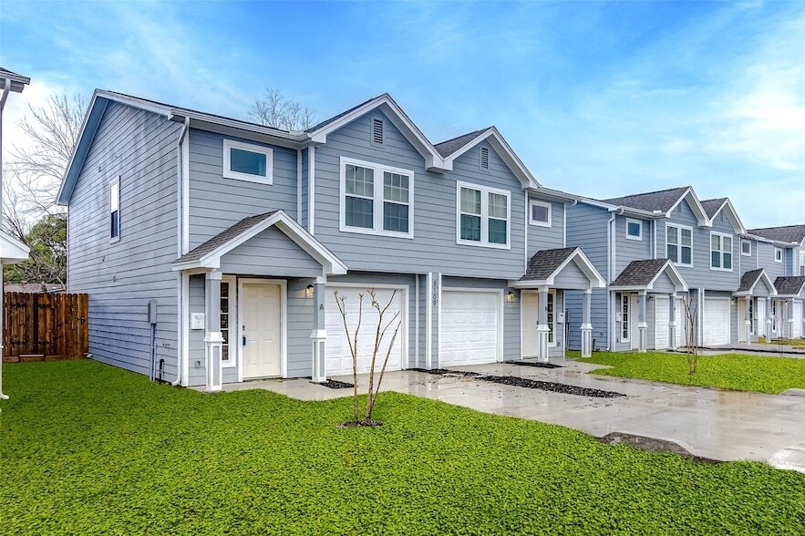 Foto principal - 8111 Corinth St