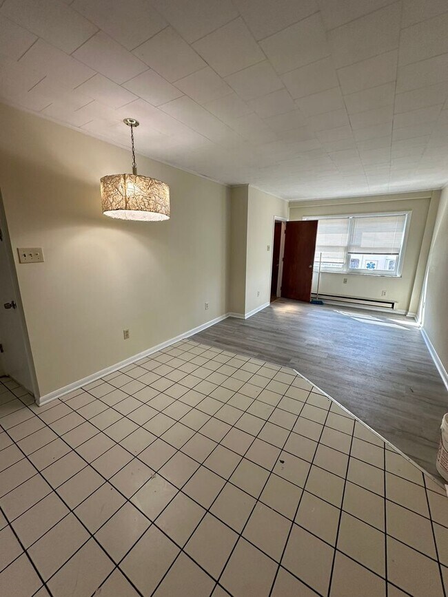 1129 E Passyunk Ave Unit 1F, Philadelphia, PA 19147 Room for Rent in