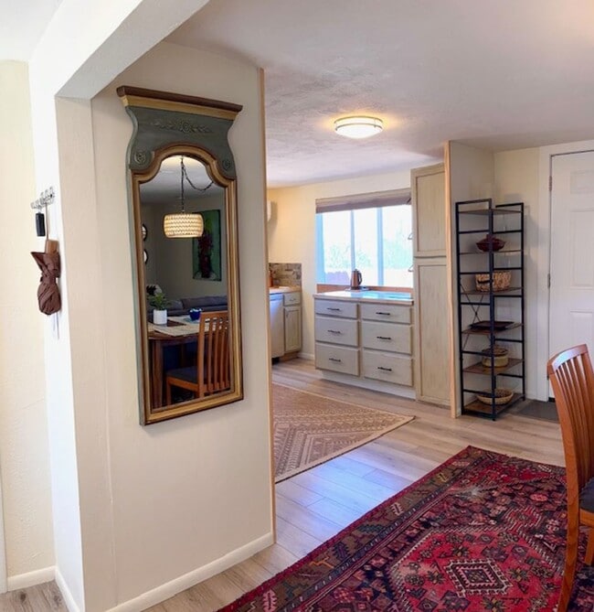 Foto del edificio - Charming Remodeled Bungalow on 1 Acre
