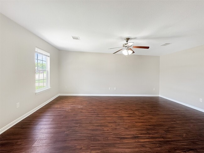 Building Photo - 7426 Blue Jay Dr