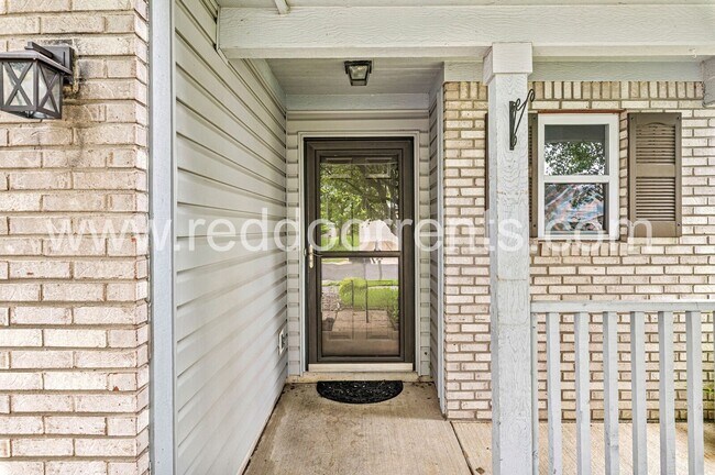 Foto del edificio - Beautifully Maintained Home with Trail Acc...