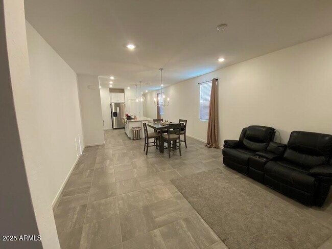 Foto del edificio - 3022 Hayden Rose Ave