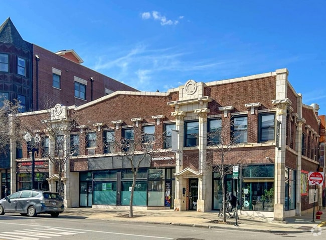 Building Photo - 1136 W Wilson Ave