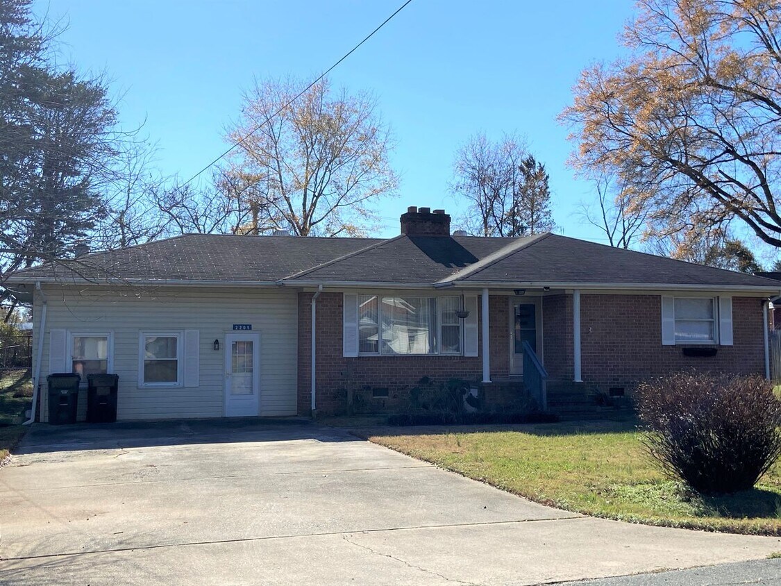 Primary Photo - ---- Ranch Home in Burlington ----
