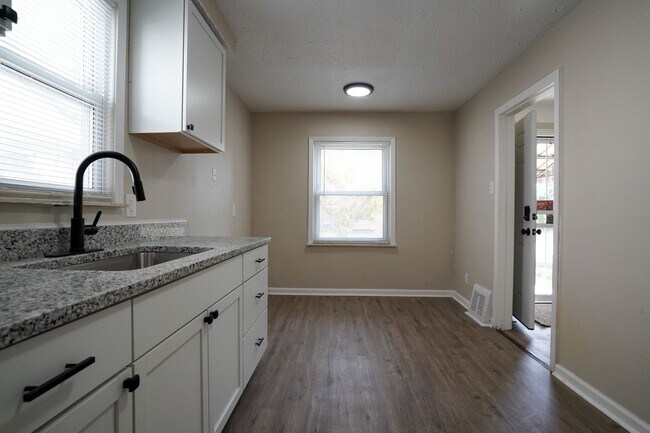 Building Photo - Fully Renovated 3-Bedroom Home – Move-In Ready for You!