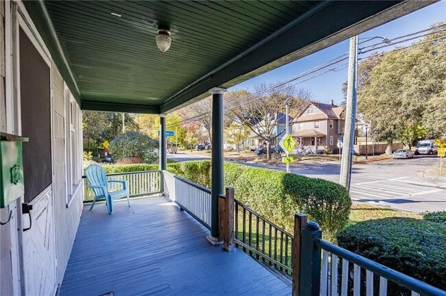 Building Photo - 890 S Goodman St