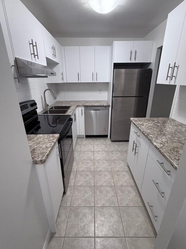 Building Photo - Birch Glen