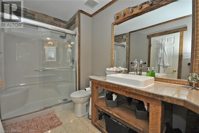 Building Photo - 111 Masonville Cres