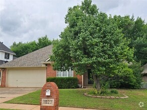 Building Photo - 1823 Chelsea Dr