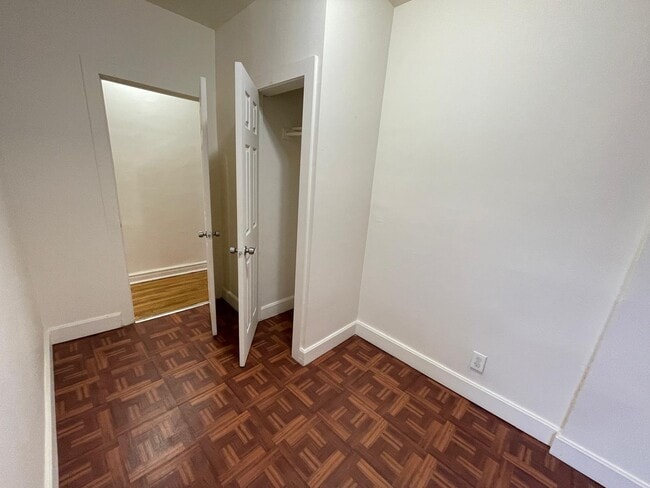 Building Photo - 142 W 238th St