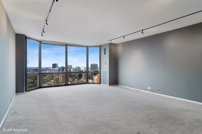 Foto del edificio - 2650 N Lakeview Ave