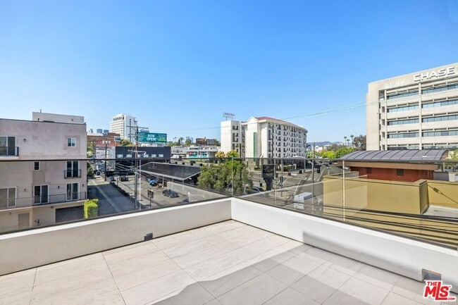 Foto del edificio - 1414 S Beverly Dr