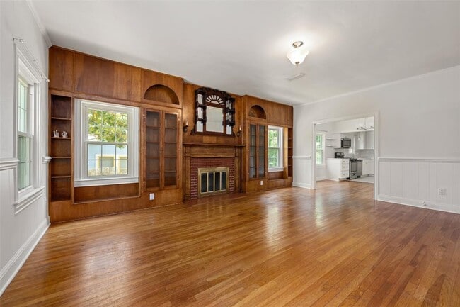Building Photo - 2111 Kenwood Ave