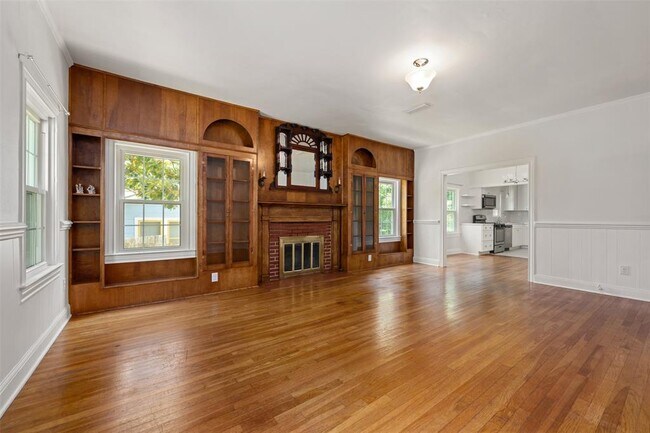 Foto del edificio - 2111 Kenwood Ave