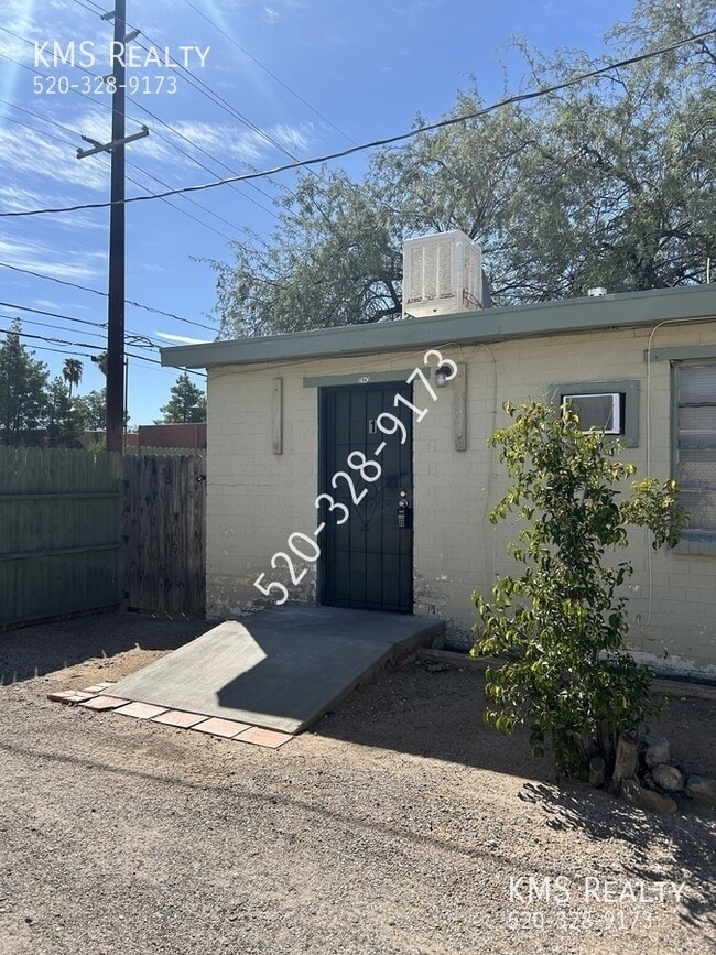 Building Photo - 2943 N Alvernon Way