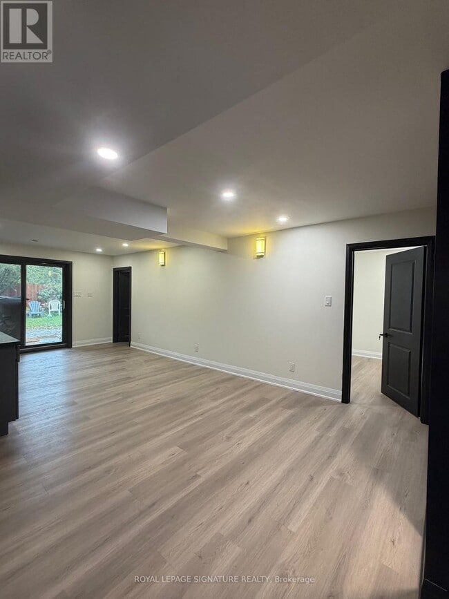 Photo du bâtiment - 3486 Grand Forks Rd