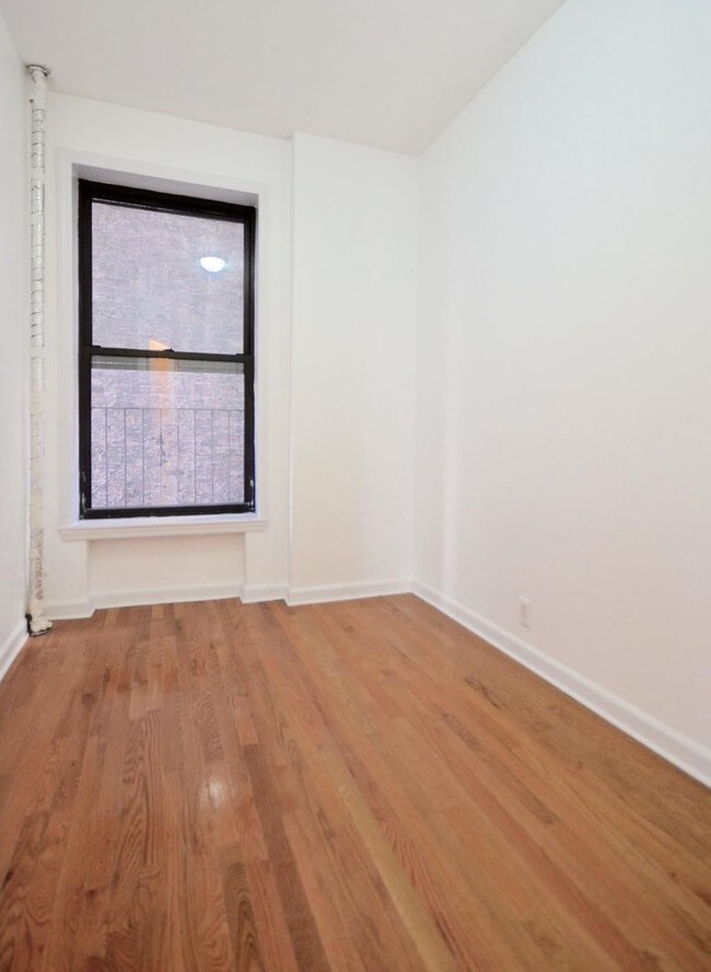 Building Photo - 212 Thompson St