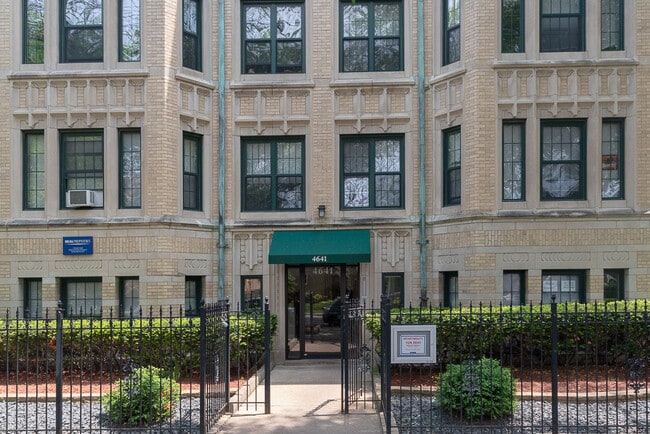 Building Photo - 4637 N Paulina St