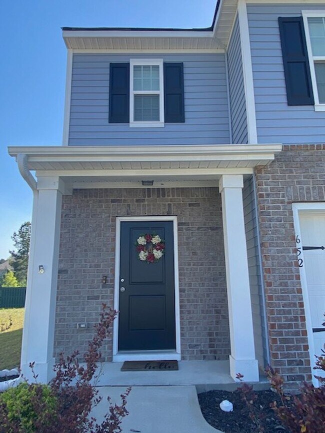 Building Photo - 5 Bedrooms, 3 Bathrooms in Richmond Hill P...