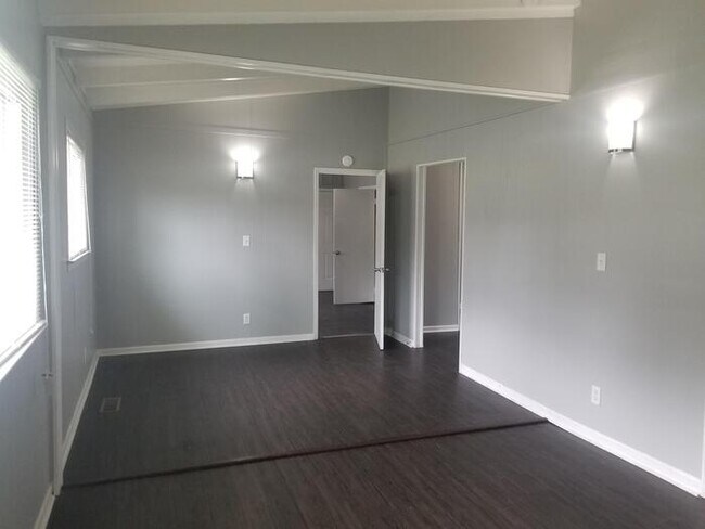 Building Photo - Updated Ranch Home Near VW!