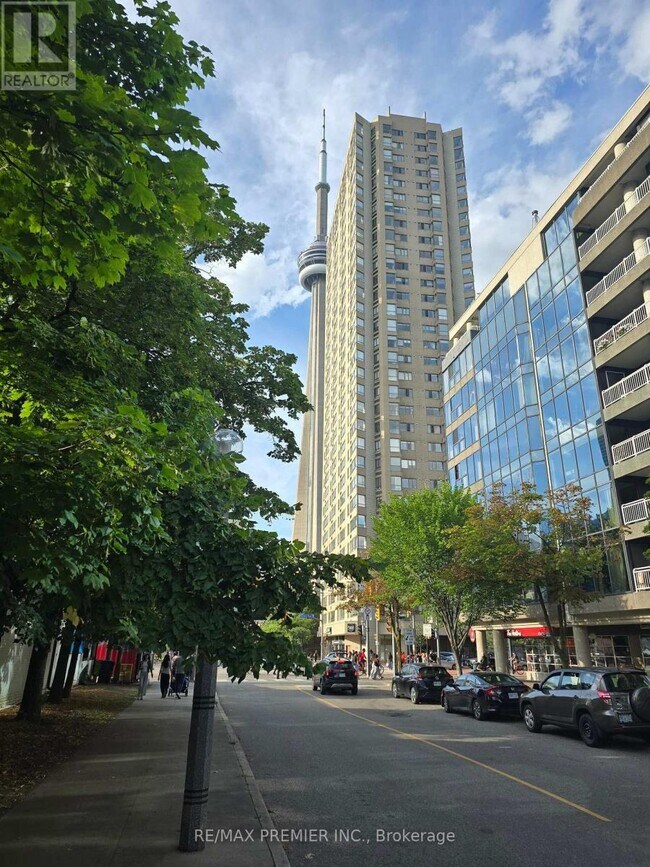 Photo du bâtiment - 270 Queens Quay W