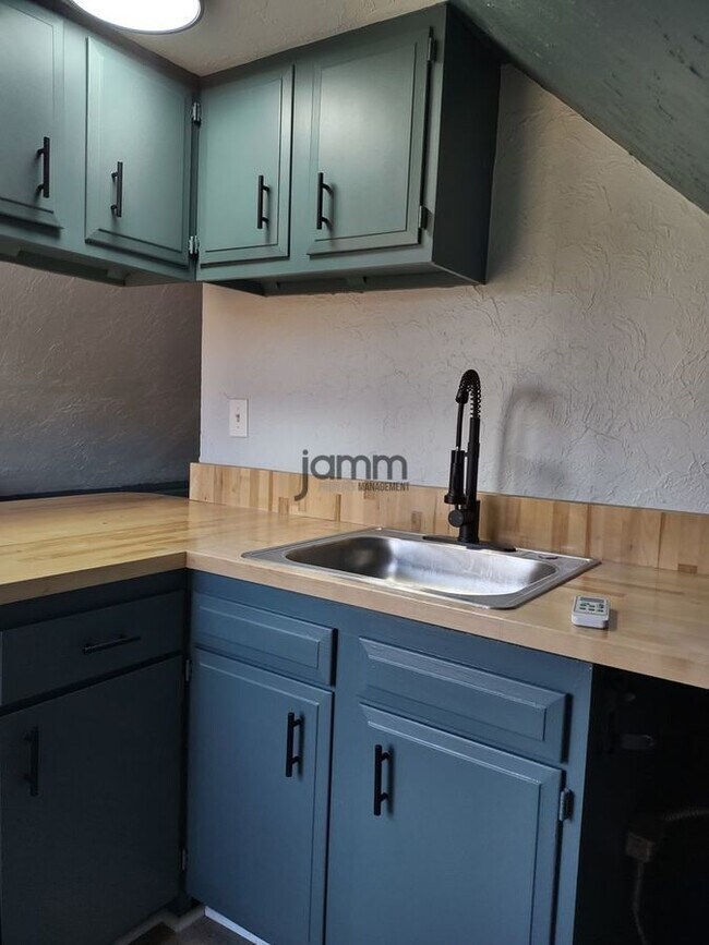 Foto del edificio - 2174 Oakdale Rd