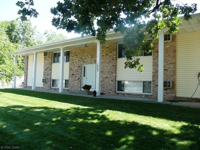 Building Photo - 1802 6th Ave