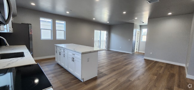Building Photo - 2401 Redondo Blvd