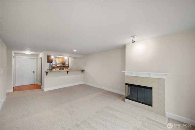 Building Photo - Beautifully updated 1 bedroom next to Bitt...