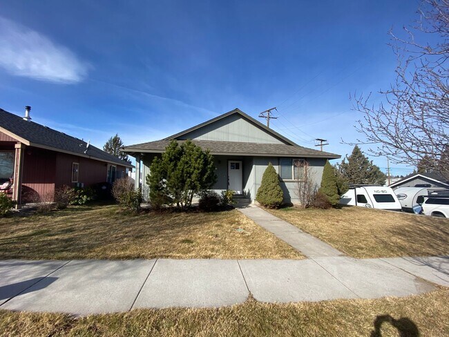 Building Photo - Great NE Bend Home