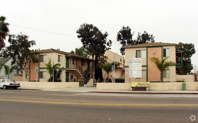 Building Photo - Las Palmas Apartments