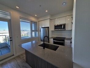 Building Photo - 32838 Landeau Pl
