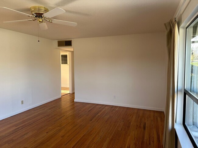 Foto del edificio - New listing! Beautifully maintained home in convenient location