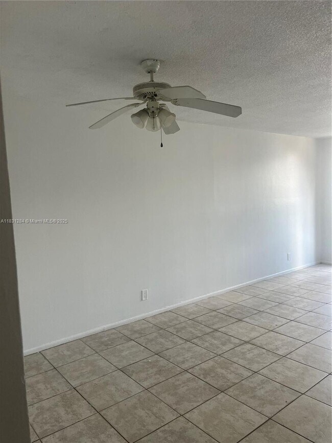 Foto del edificio - 1825 W 44th Pl