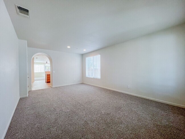 Foto del edificio - Single Story 4 Bedroom