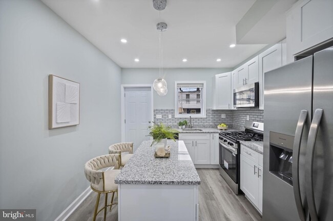 Building Photo - 328 S Macon St.