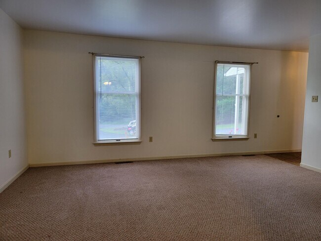 Building Photo - 105 Deck Rd