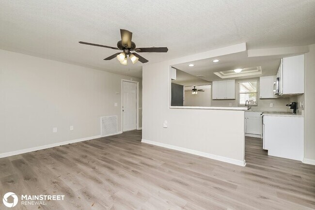 Building Photo - 6405 Hyperion Dr