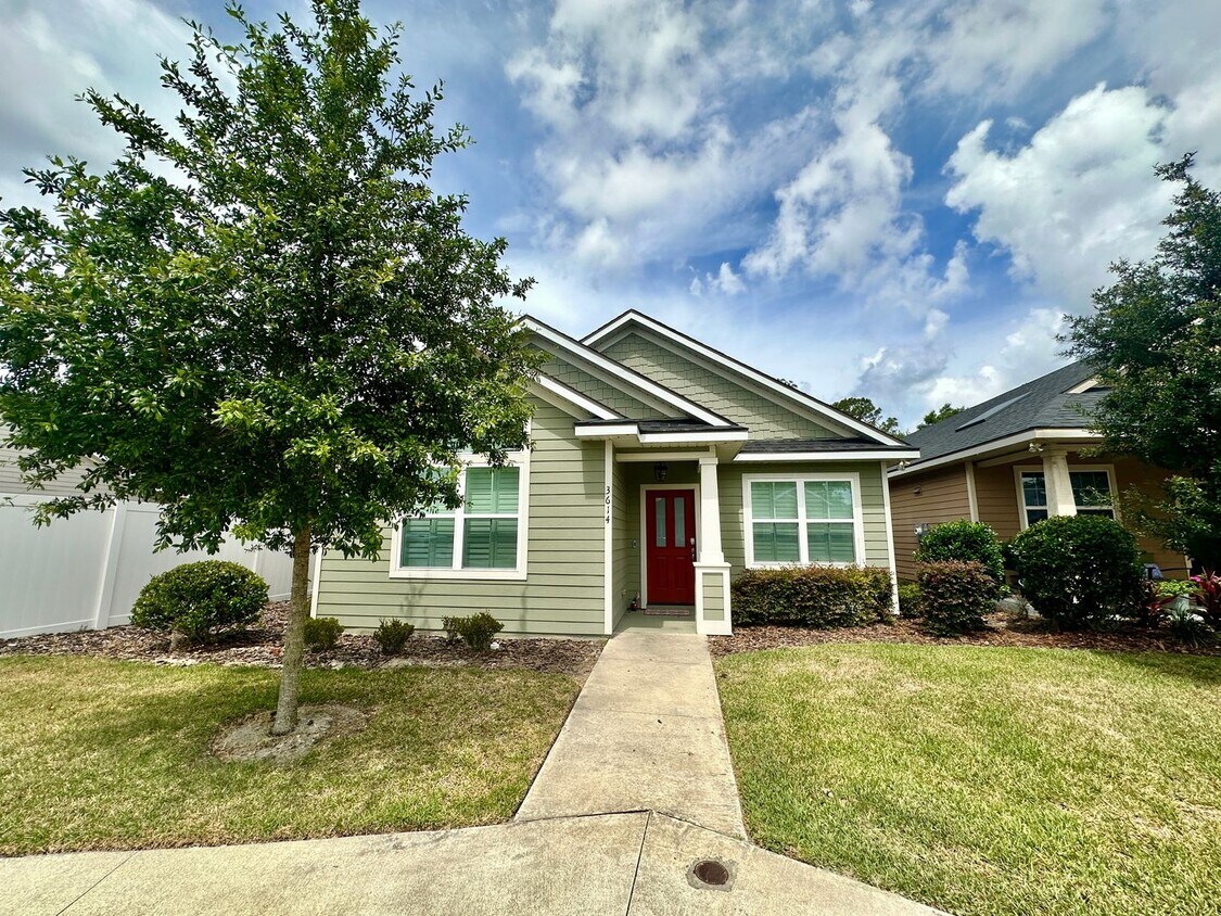 Foto principal - Modern Comfort in Fletcher Oaks – 3BR/2BA ...