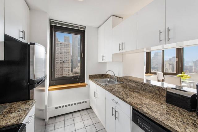 Foto del edificio - 4 bedroom in NEW YORK NY 10282