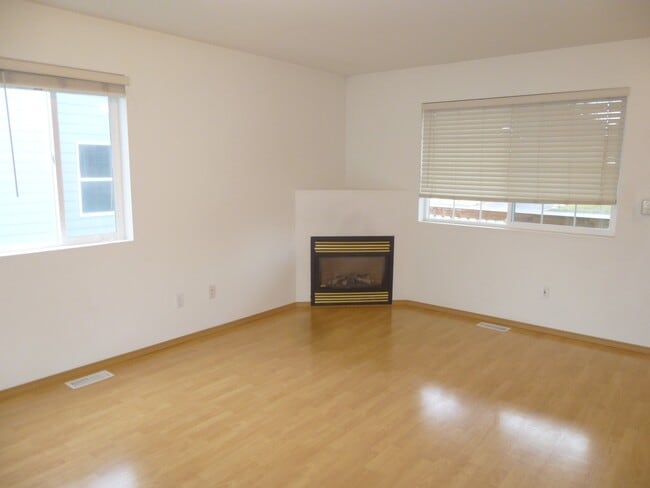 Building Photo - Adorable Home in Whitefish