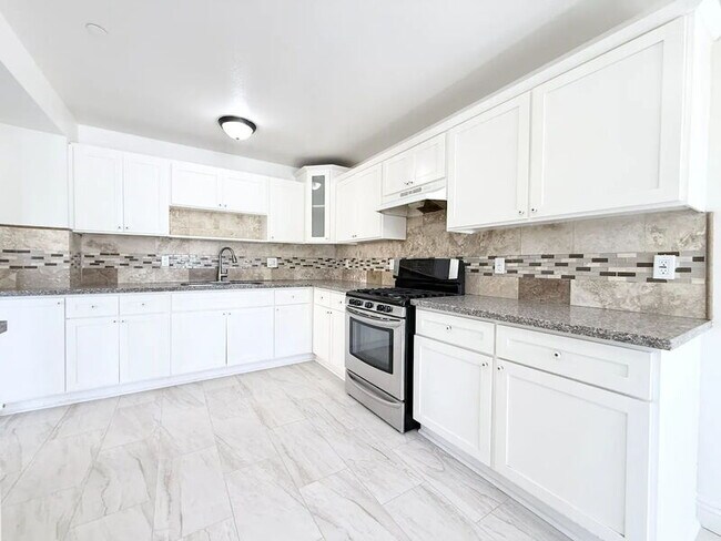 Foto del edificio - 1440 E 42nd St