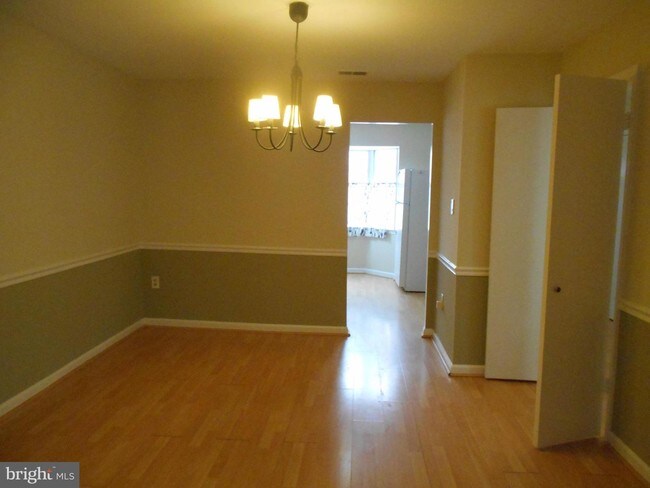 Building Photo - 14950 Cherrywood Dr
