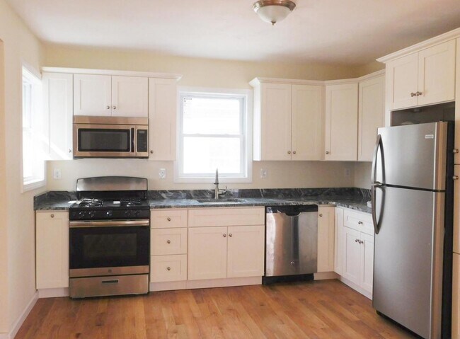 Building Photo - 978 Hyde Park Ave