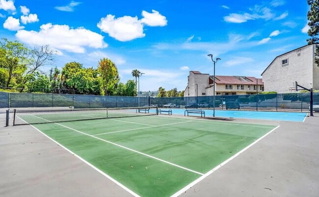 Foto del edificio - This 1-bedroom, 1-bathroom unit offers an ideal blend of comfort, convenience, and community