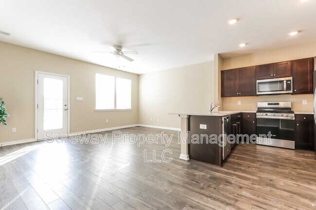 Building Photo - 6 Arlotta St